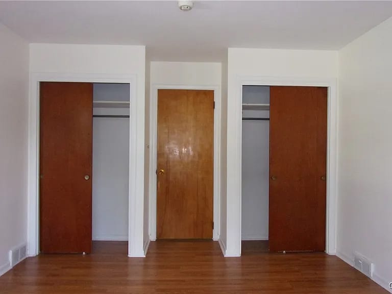 Building Photo - 223 W Molloy Rd