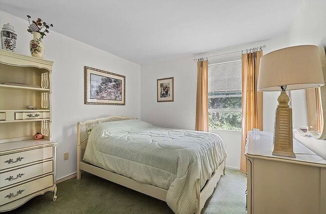 Building Photo - Charming Home! 4 Bedroom 2.5 Bathroom - Hopewell