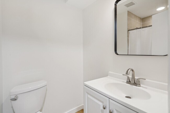 Building Photo - 203B Cypress Point Cir