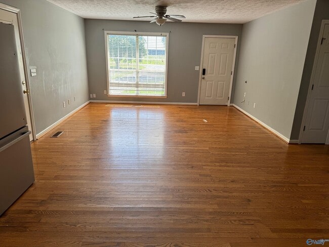 Building Photo - 14321 Davis Rd