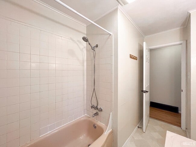 Building Photo - 2519 E 7th St