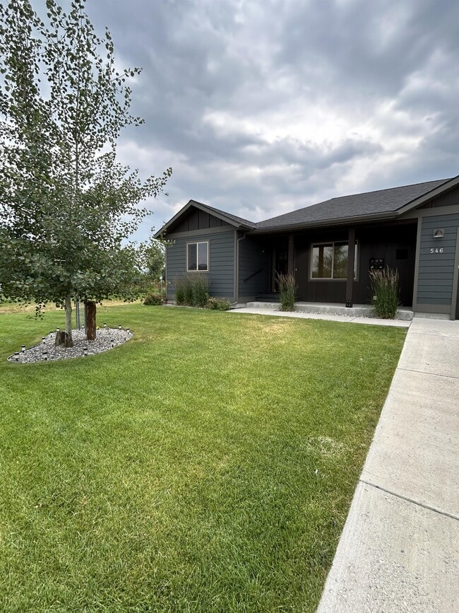 Building Photo - 546 Talon Way