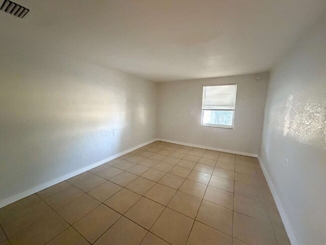 Building Photo - 6651 River Rd