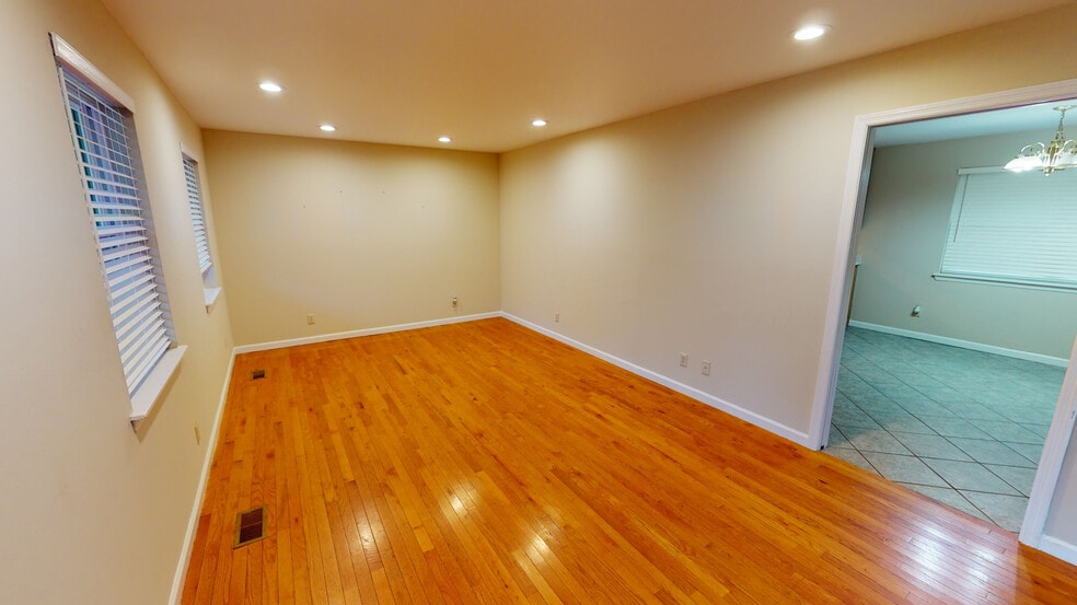 Building Photo - 3076 Speicher Cir