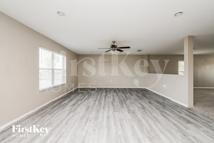 Building Photo - 5455 Sandy Shell Dr