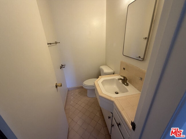 Building Photo - 742 S Plymouth Blvd