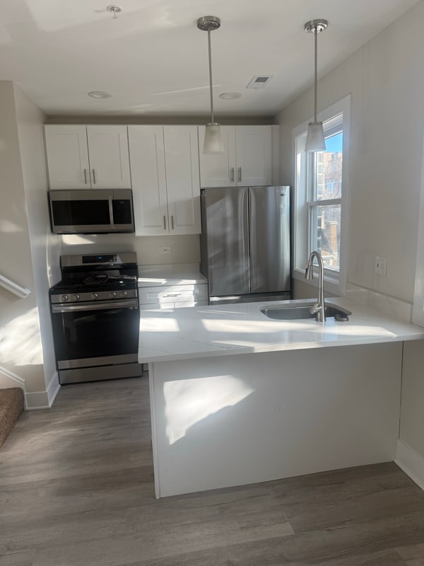 Building Photo - 2242 W 18th Pl