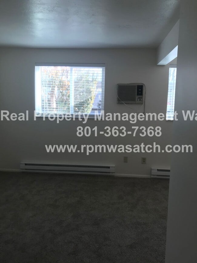 Building Photo - Check out This Cute 2 Bedroom 1 Bath SLC Condo!