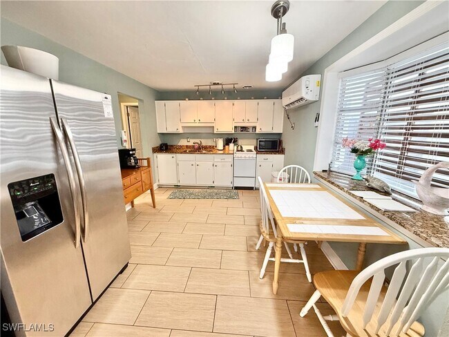 Building Photo - 1730 Bikini Ct