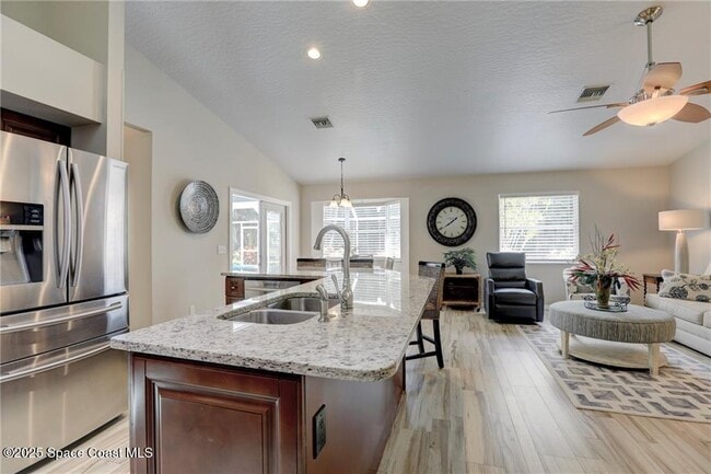 Building Photo - 562 Rolling Hill Dr