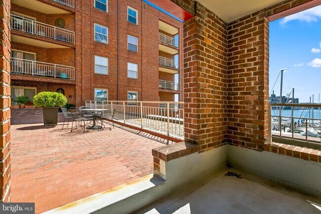 Building Photo - 960 Fell St