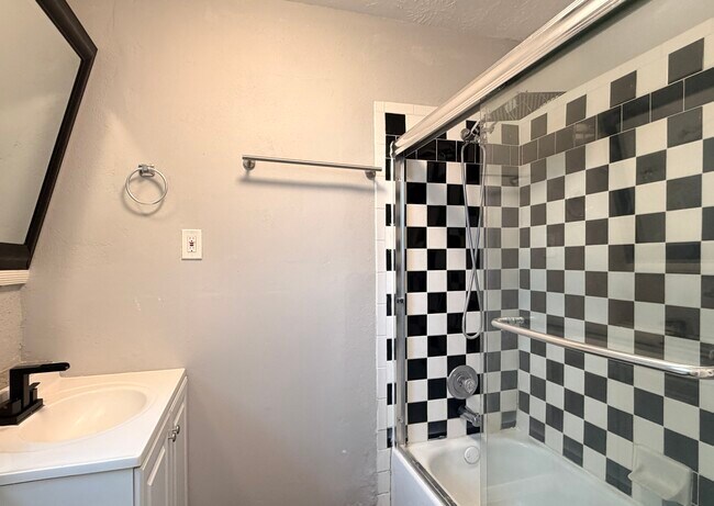 Building Photo - 6506 Briar Glade Dr