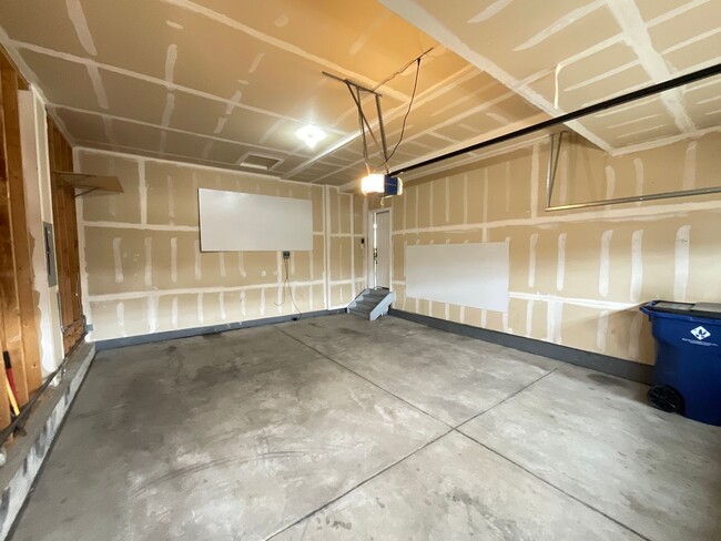Building Photo - 4 Bedroom Home Available Near Black Forest...