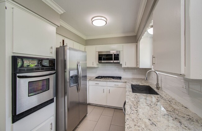 Building Photo - 9410 Highmeadow Dr