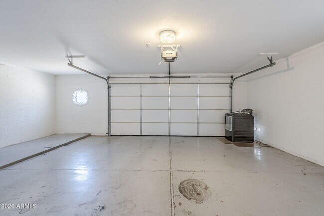 Building Photo - 7707 S Kenwood Ln
