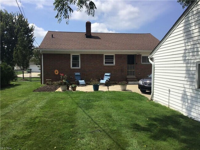 Building Photo - Brick Ranch for Rent in Mayfield HTS walking distance to Golden Gate Plaza