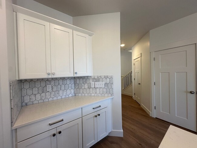 Building Photo - 5228 Acacia Dr