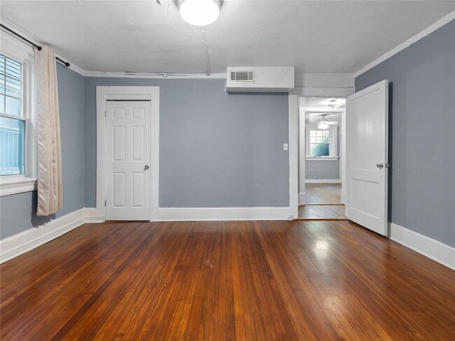 Building Photo - 164 4th St NE