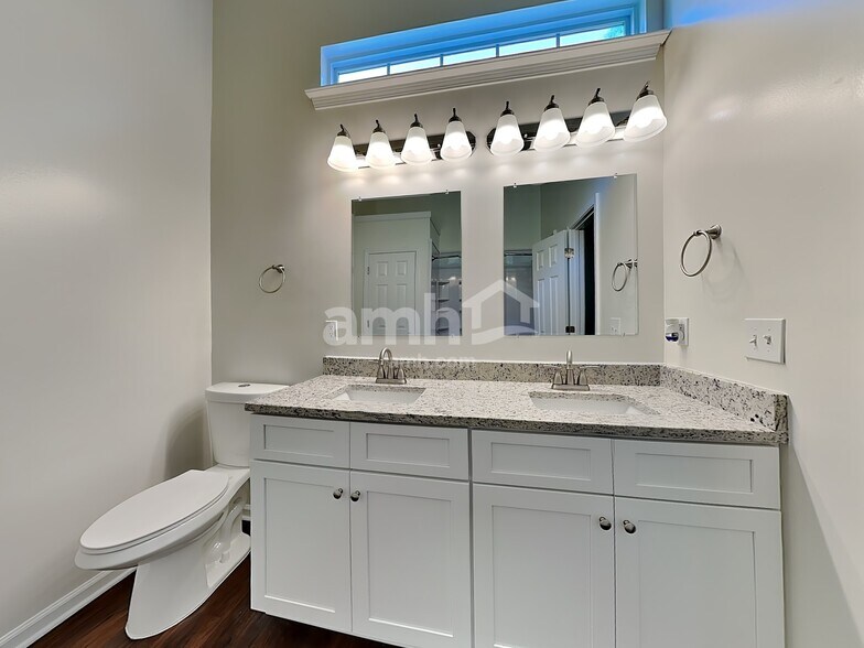 Building Photo - 595 River Glen Ct
