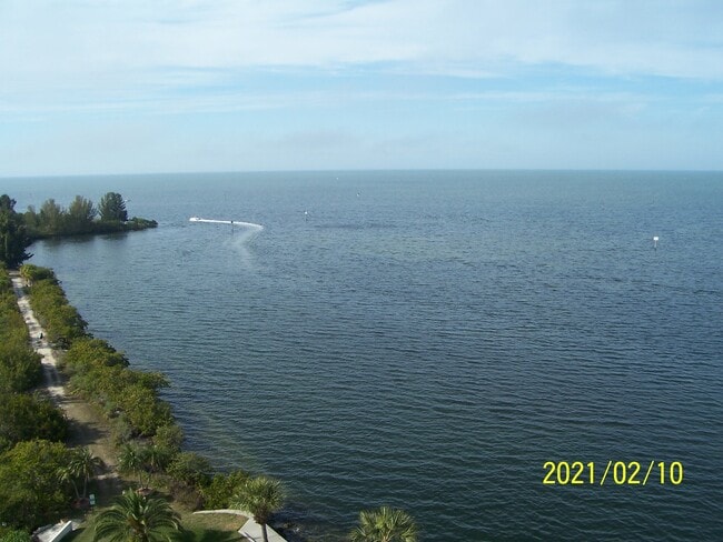 Building Photo - 6035 Sea Ranch Dr