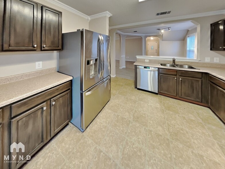 Building Photo - 5644 Brougham Way