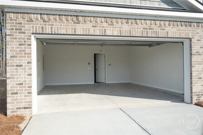 Building Photo - 142 Brookline Dr