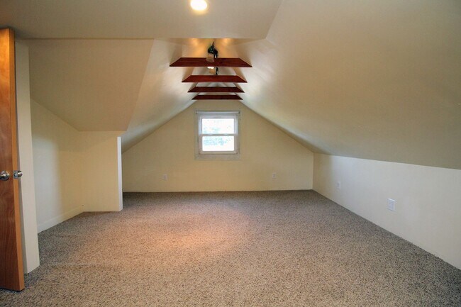 Building Photo - 1005 NE 58th Ave