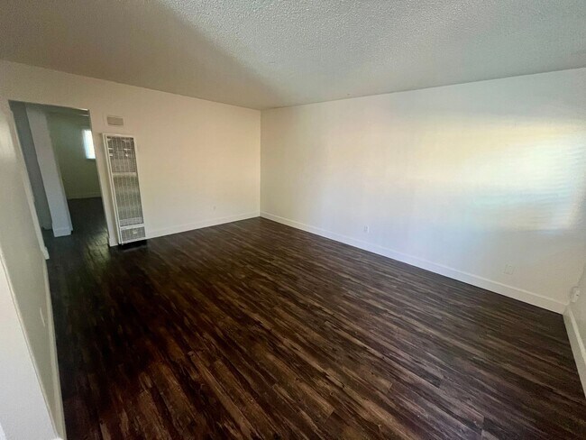Building Photo - Two Bedroom Apartment at Moonlight Beach