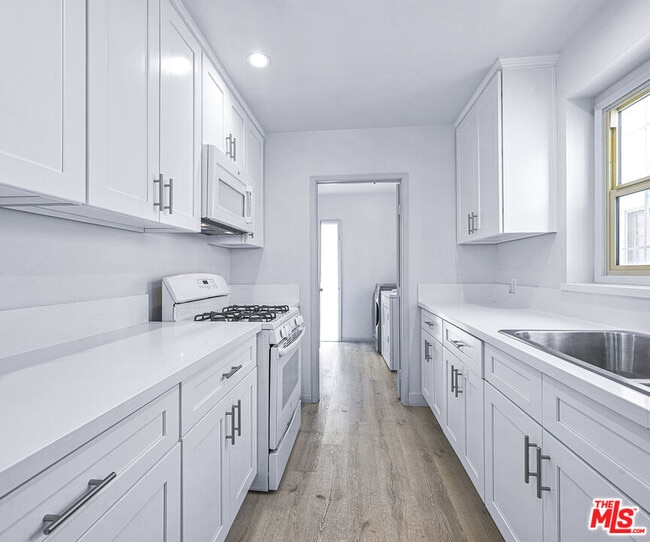 Building Photo - 1119 S Crescent Heights Blvd