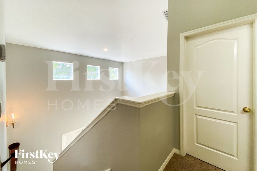 Building Photo - 18019 Birdwater Dr