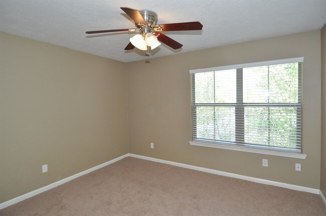 Building Photo - 21459 W Wallis Dr