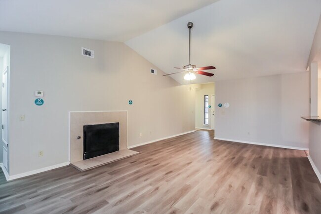 Building Photo - 16 N Greengate Dr
