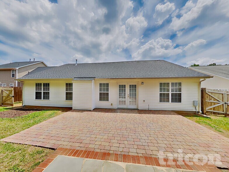 Building Photo - 614 Walnut Crossing Dr