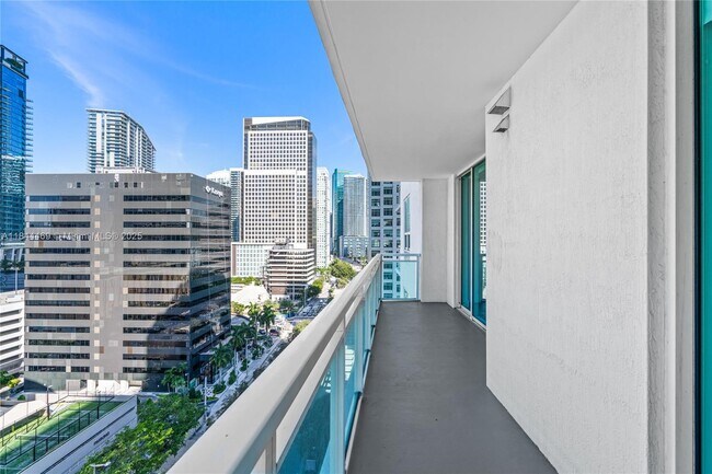 Building Photo - 951 Brickell Ave