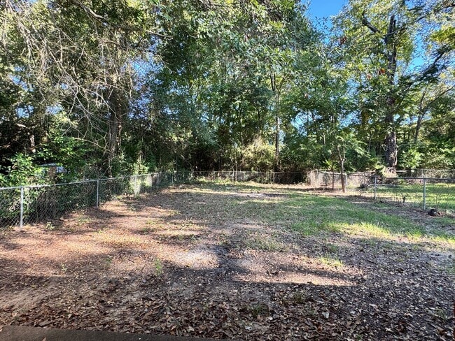 Building Photo - 10802 Kiamichi Dr