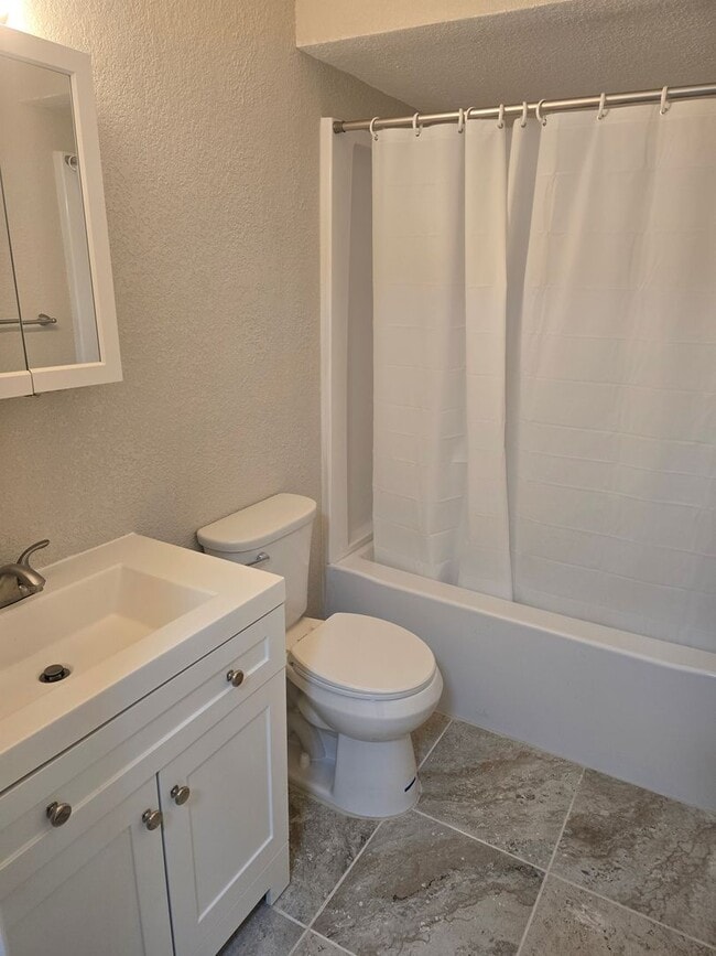 Building Photo - Beautiful 3/2 on Large Lot in Homosassa!!!