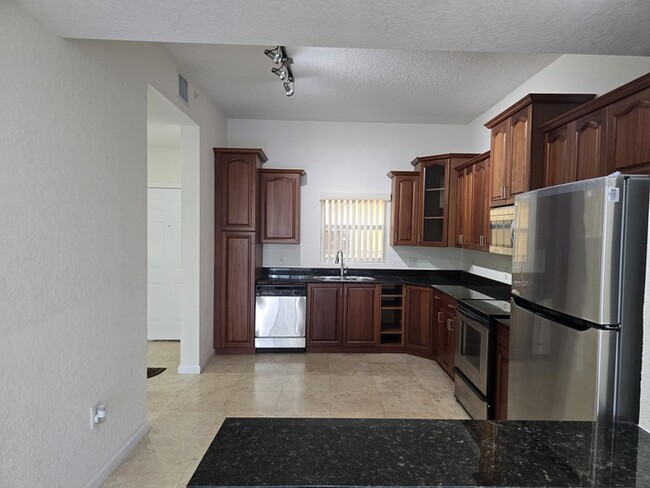 Building Photo - Beautiful 2 Bed 2 Bath Condo in West Palm ...