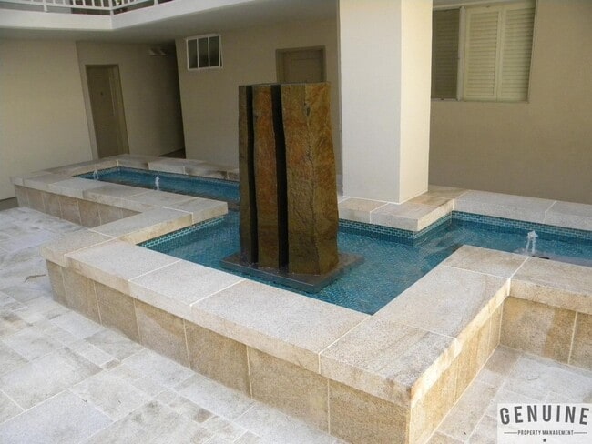 Building Photo - 2Bd 2Ba Spacious Newport Bay Front Condo