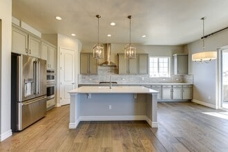 Building Photo - Breathtaking 4 Bedroom 3 Bedroom Ranch Sty...