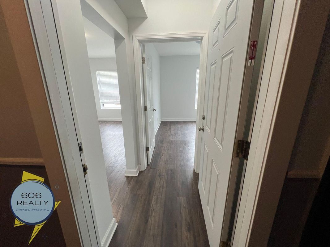 Building Photo - 3420 W Irving Park Rd