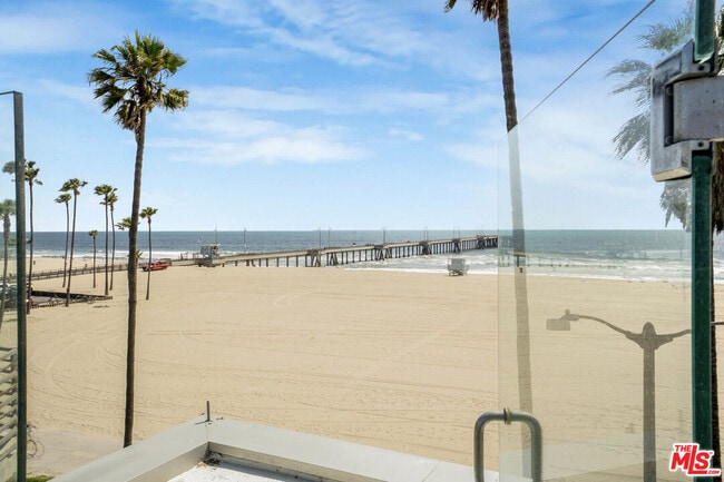 Building Photo - 2911 Ocean Front Walk