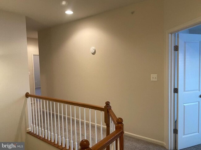 Building Photo - 8049 Crescent Park Dr