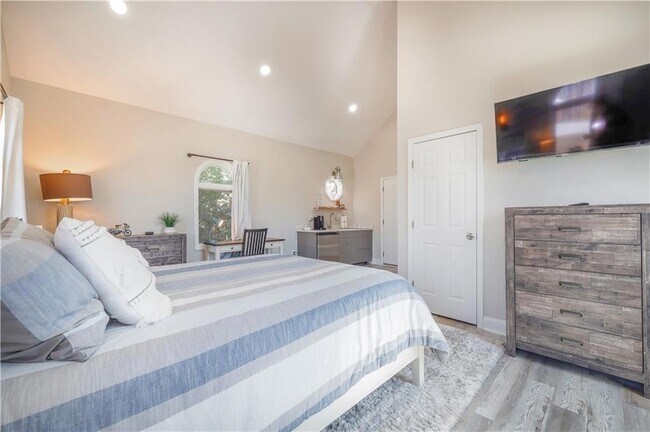 Building Photo - 5997 Warpath Rd