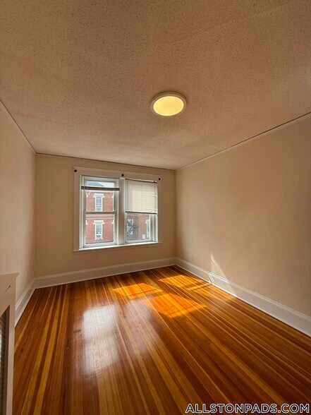 Building Photo - 6 Barrows St