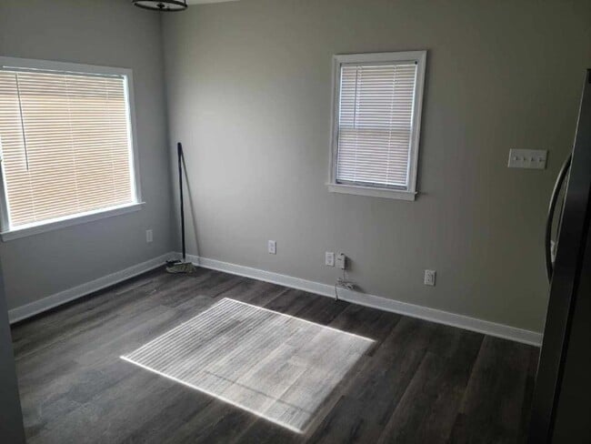Building Photo - 2 Bed 1 Bath Rancher-Chesterfield -Courtho...