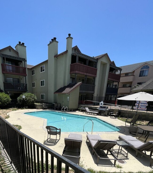 Building Photo - Available Now - 2 Bedroom 2 Bath Condo in ...