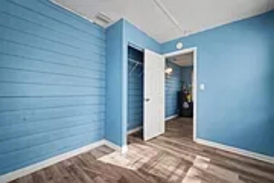 Building Photo - 250 Vernis Ave