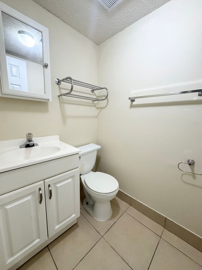 Building Photo - Spacious Two Bedroom Home! Available Now!