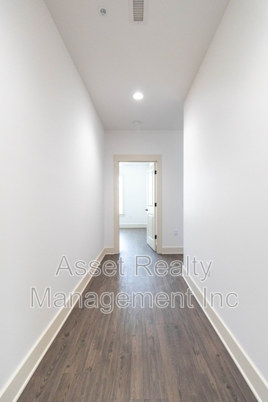 Building Photo - 1120 Franck St