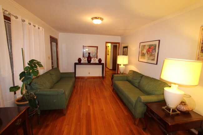 Building Photo - 2264 Columbia Dr